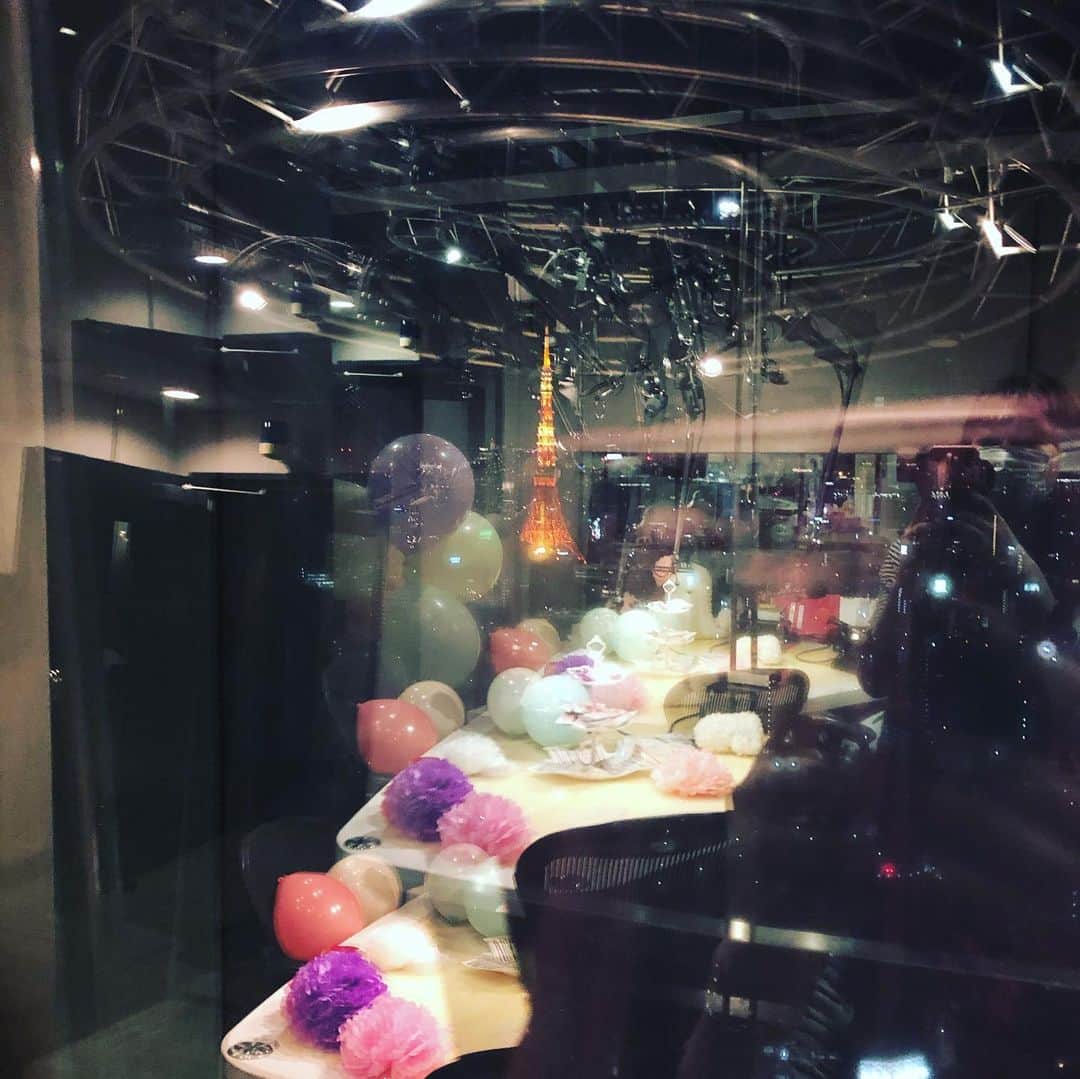 阿部洋子さんのインスタグラム写真 - (阿部洋子Instagram)「📻 このあと22時から生放送～ #jwave」3月29日 19時56分 - hirocoring