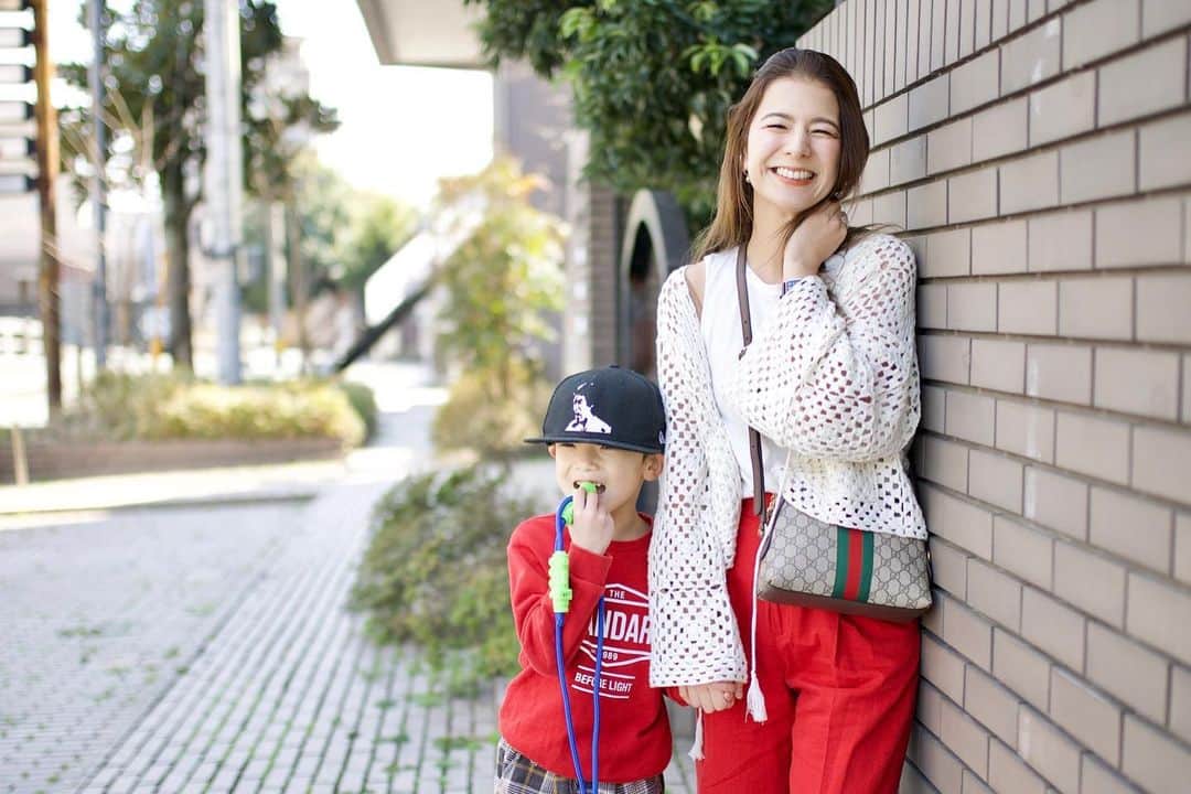 イノウエアツヒロのインスタグラム：「いいね😁親子写真😁  #熊本　#クマモトノヒトタチ  #canon1dxmark2 #sigma35mmart #portraitphotography #portraitmood #portraitpage #portraitphotographer #portraitgames #portraitvision #portraitoftheday #portraitstream #portraitmode #portraitsociety #portraitart #portraitfestival #portraitsmag #portraitcentral #portraitsfromtheworld #portraitshoot #photographer #streetphotography  #熊本女子 #熊本観光　#熊本人物紹介　#肥後もっこす 　#よかおなご　#家族写真　#family」