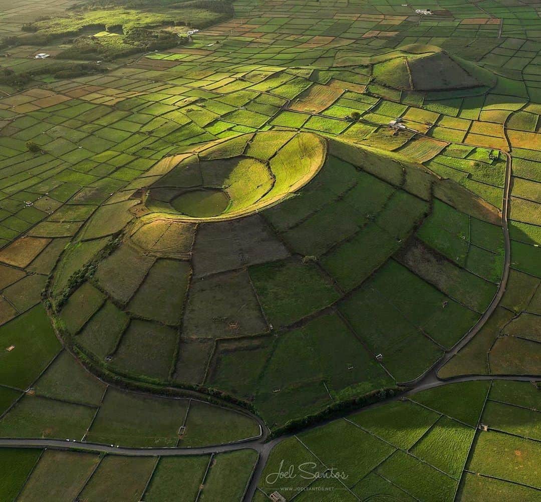 Discover Earthさんのインスタグラム写真 - (Discover EarthInstagram)「The mother spaceship has landed 🚀 🌍! Actually, this is a volcanic crater 🌋, patch worked by the local pastures and farm lands. Photo & caption @joelsantosphoto 🇵🇹 #discoverportugal」3月29日 21時00分 - discoverearth