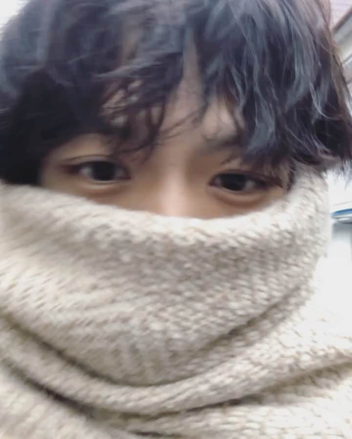 長坂 睦生のインスタグラム：「僭越ながら先日髪を切りまして。」