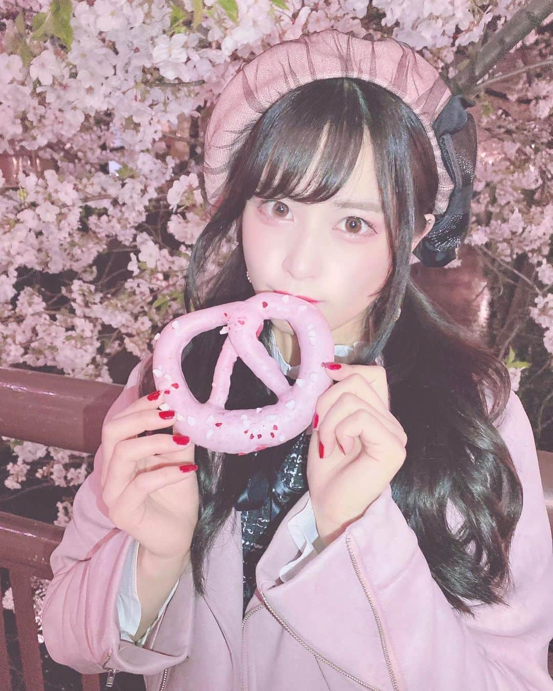 田北香世子さんのインスタグラム写真 - (田北香世子Instagram)「桜🌸ピンク🎀プレッツェル🥨映え💗 #夜桜」3月29日 21時25分 - kayoko_takita