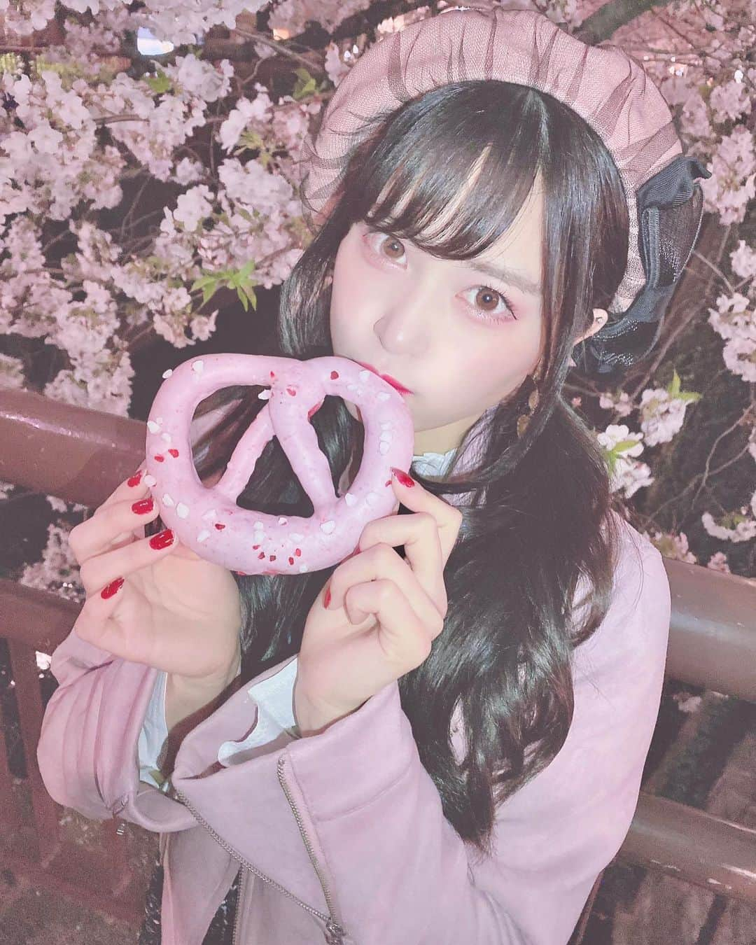 田北香世子さんのインスタグラム写真 - (田北香世子Instagram)「桜🌸ピンク🎀プレッツェル🥨映え💗 #夜桜」3月29日 21時25分 - kayoko_takita