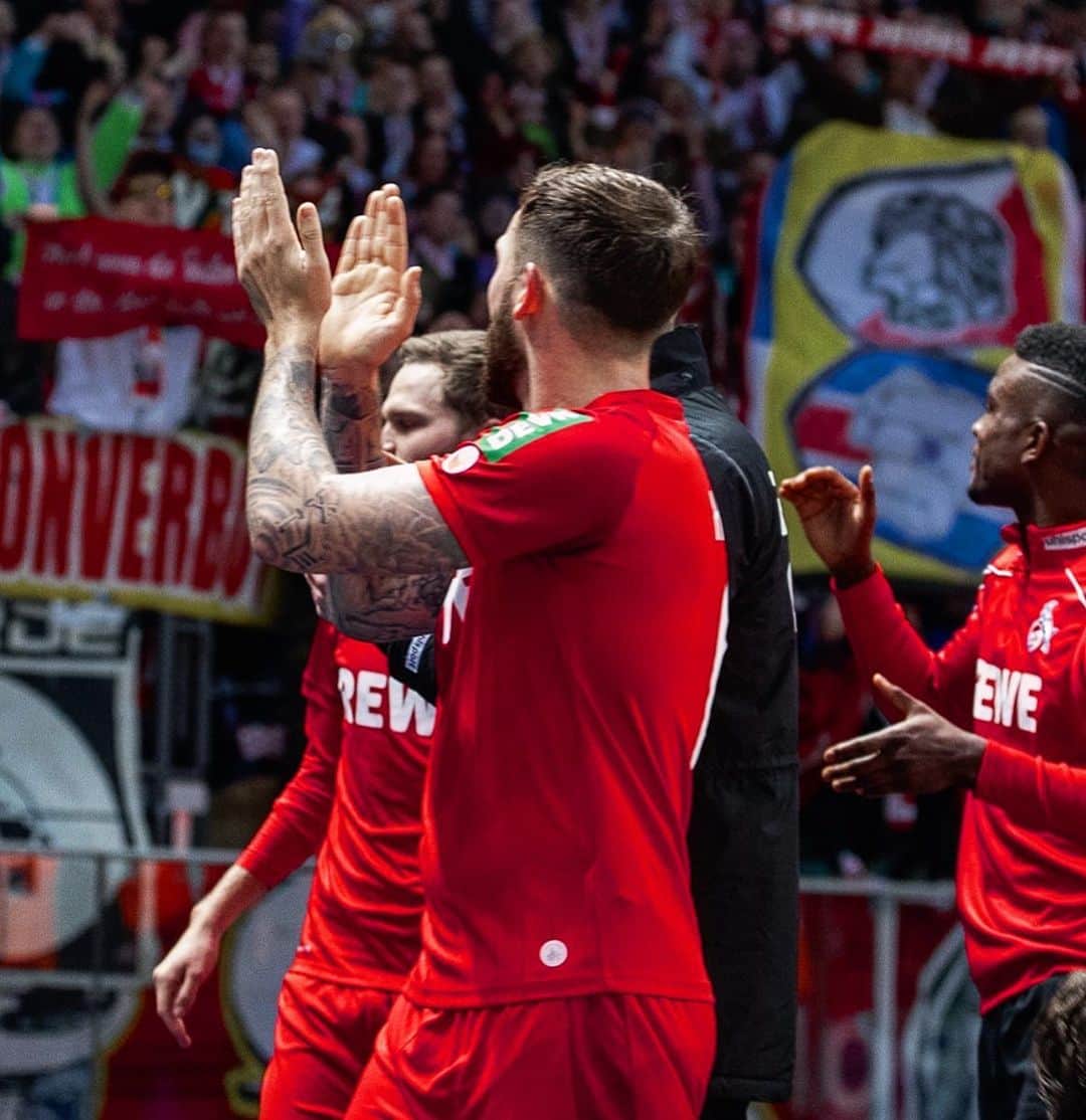 マルコ・ヘーガーのインスタグラム：「Bald #alle so 👏🏻 wenn #wir ZUSAMMEN diese #corona -Krise bewältigt haben💪🏻 @fckoeln  #stayathome #staypositive #together #deutschland #world #blessed #health #effzeh #köln #mh6 #liebedeinestadt」