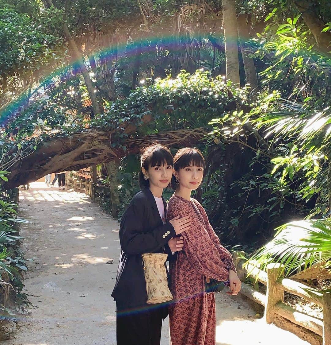 谷奥えり（えまえり）さんのインスタグラム写真 - (谷奥えり（えまえり）Instagram)「これからほんとにどうなるかも分からないて 思うと、普段どれだけ平和な世界に  自分達がいたって事凄く感じるね。。 . . 先日訪れた宮崎でたまたま写真に写っていた 虹の輪🌈  少しでも早く平和な世界が戻ってきますように。 #オーブ」3月29日 21時43分 - eritanitani