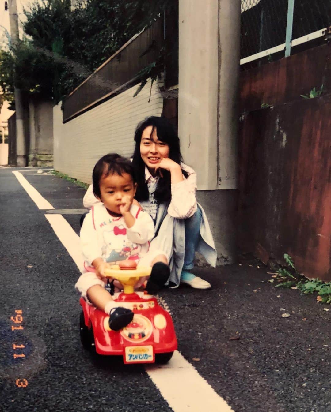 松本瞳のインスタグラム：「. さとちゃん誕生日おめでとう🎉 いつまでもパワフルでいてください🌷 .」