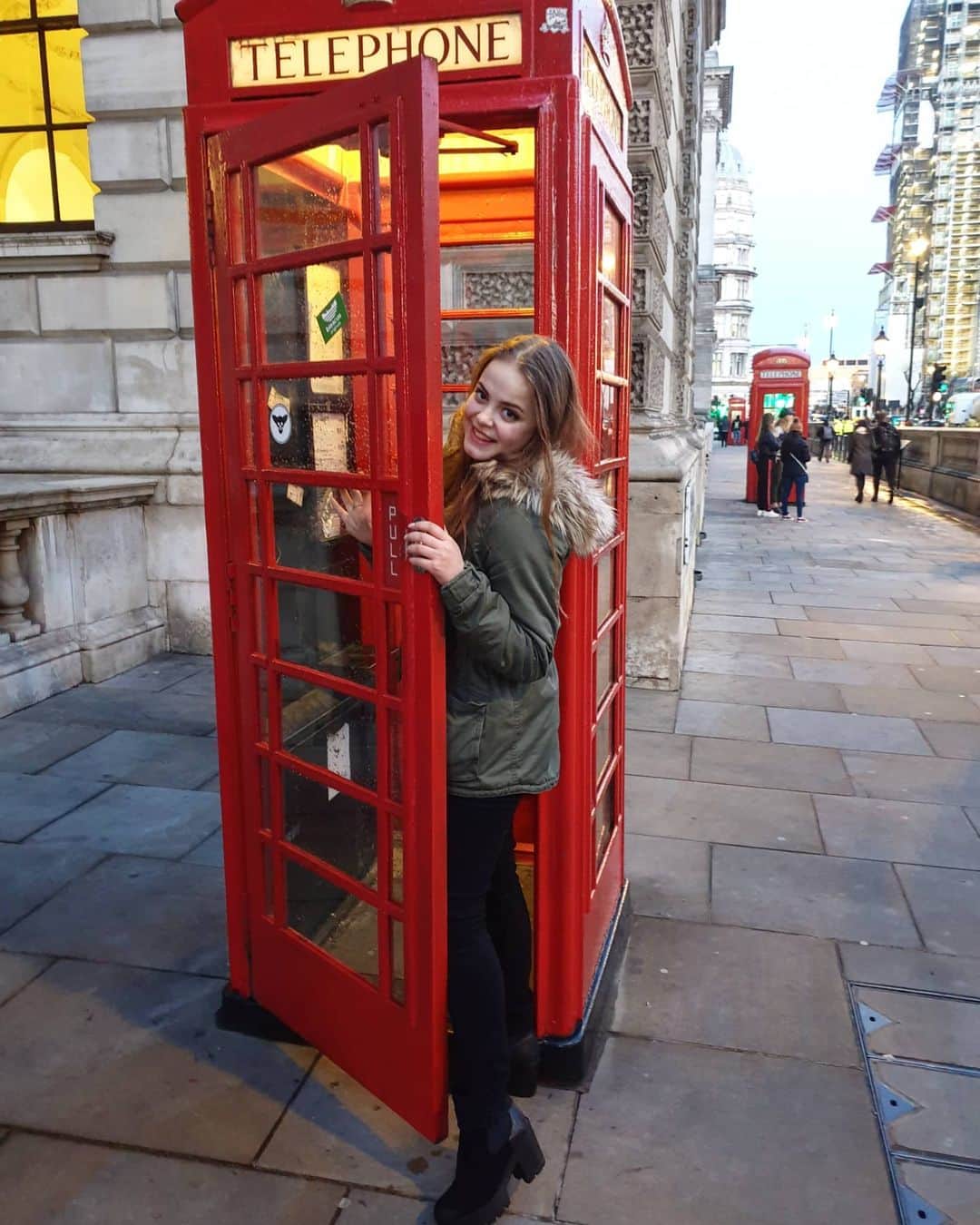 ゴーダ・ブトクテのインスタグラム：「Memories from London 😭😭😭 @judahleone we going there soon yeah ? . . . . . #london #uk #tb #Europetour #europe #figureskating #travelling #travel #travelblogger #funtime #hopetogotheresoon #telephone #bigben #londoneye #lietuvosmerginos #lietuva」