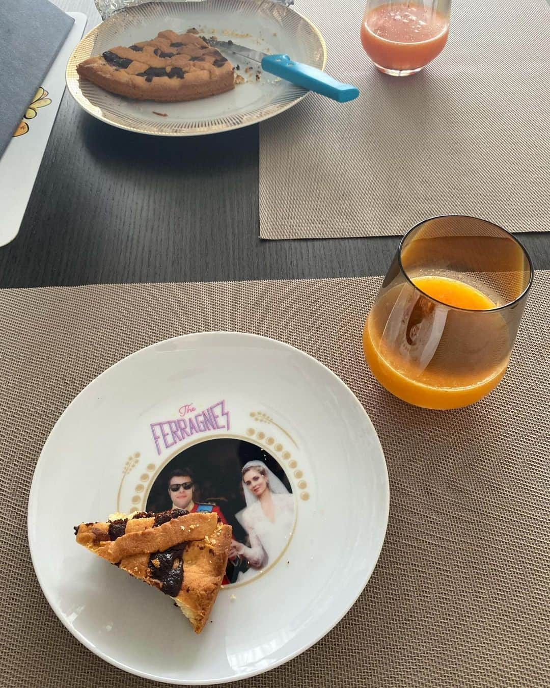 キアラ・フェラーニさんのインスタグラム写真 - (キアラ・フェラーニInstagram)「These days little joys: homemade casoncelli, a full fridge after going grocery shopping, my homemade pie, my babies together on the sofa, my hometown Cremona being strong, Leo and Leo and again Leo and our grandma Luciana ❤️」3月29日 22時39分 - chiaraferragni