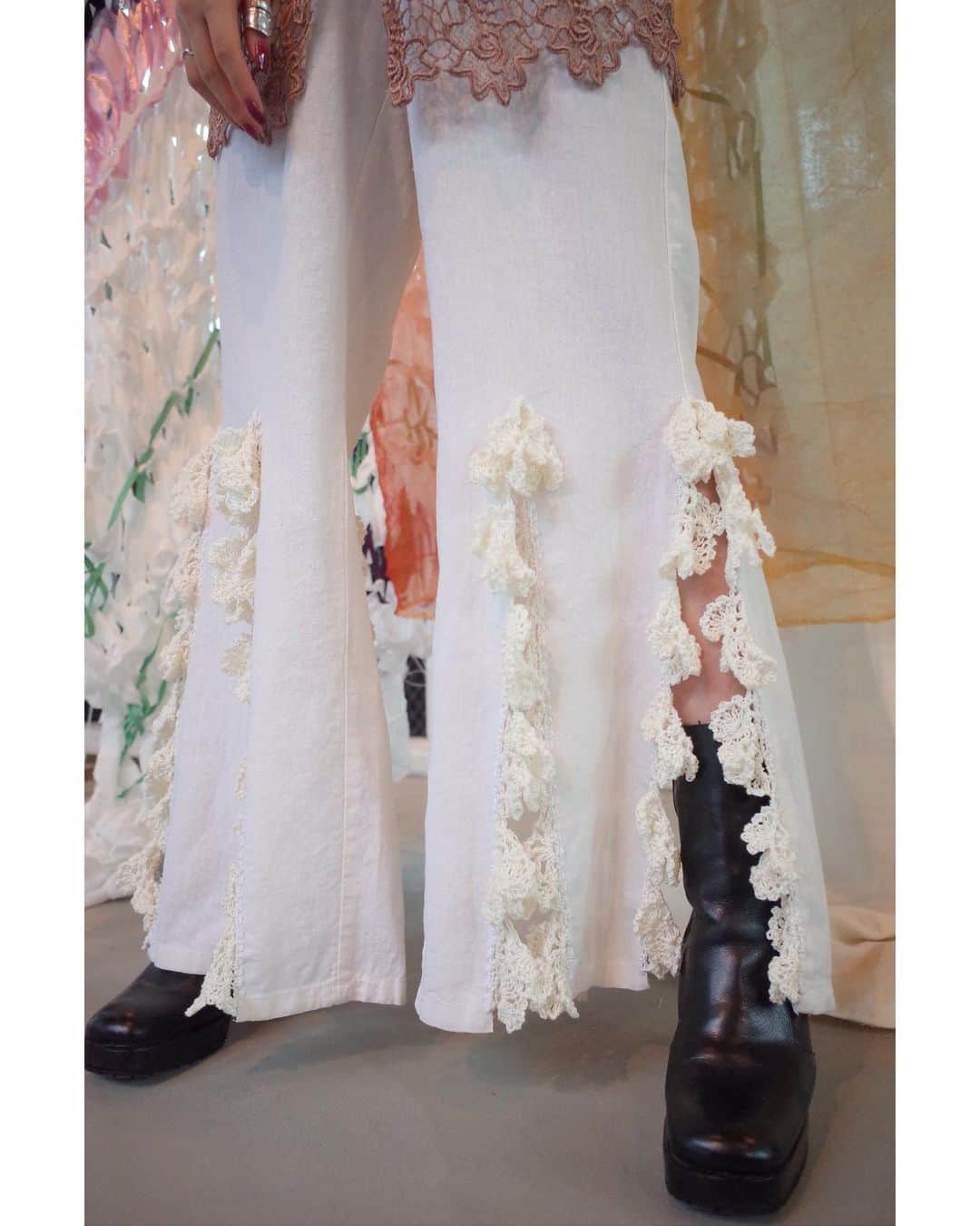 蓮沼千紘さんのインスタグラム写真 - (蓮沼千紘Instagram)「. an/eddy×endvintage -FLY 2020 ss white collection- . . . # 11, # 12 thank you♡ . . skirt ／ tops @endvintage . .  #knit #white #knitwork #handwork #aneddy  #endvintage  #aneddyflyendvintage」3月29日 22時38分 - knitchihiro