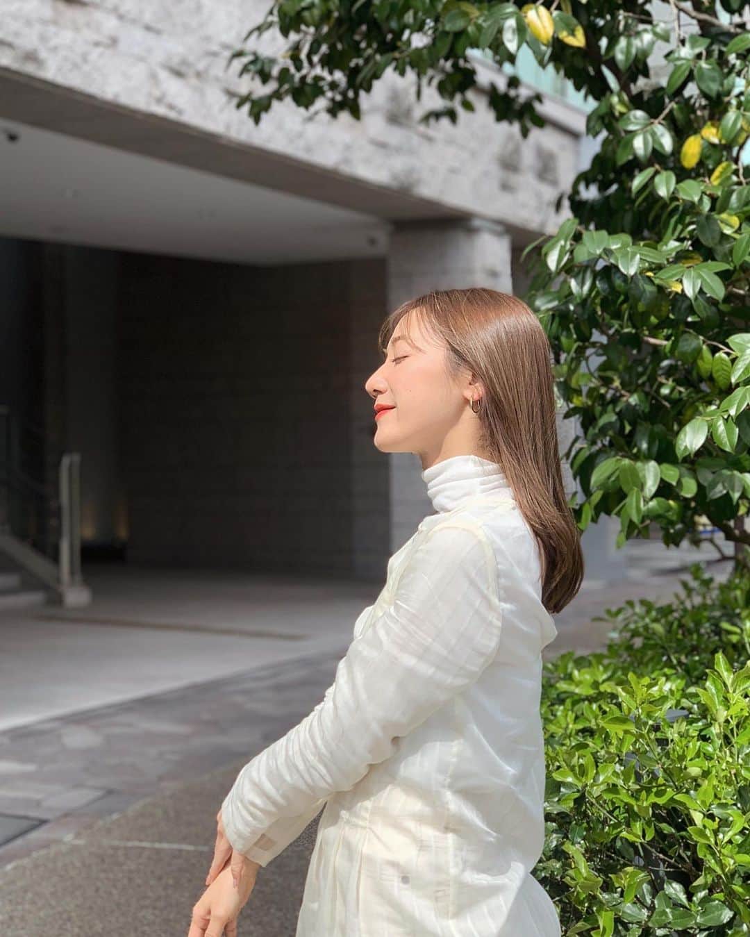 小川陽香のインスタグラム：「インナーケア初めました🕊🤍 ㅤ 10日で効果が実感できるというこれ！ 寝る前に飲んだら次の日めっちゃすっきりサクッと起きれた。。🥺✌︎ 朝の時間に余裕もできて嬉しい♡ ㅤ あんまりこういうのは飲んだりしてこなかったけど、今年は内側からのケアも頑張る～☺️💕 トーンアップと美白にも期待大✌🏻 ㅤ ㅤ @cosmedecortejp #giftedbyDECORTE #DECORTE #コスメデコルテ #ホワイトロジスト #オーバーナイトインナープラス #トーンアップ #美白」
