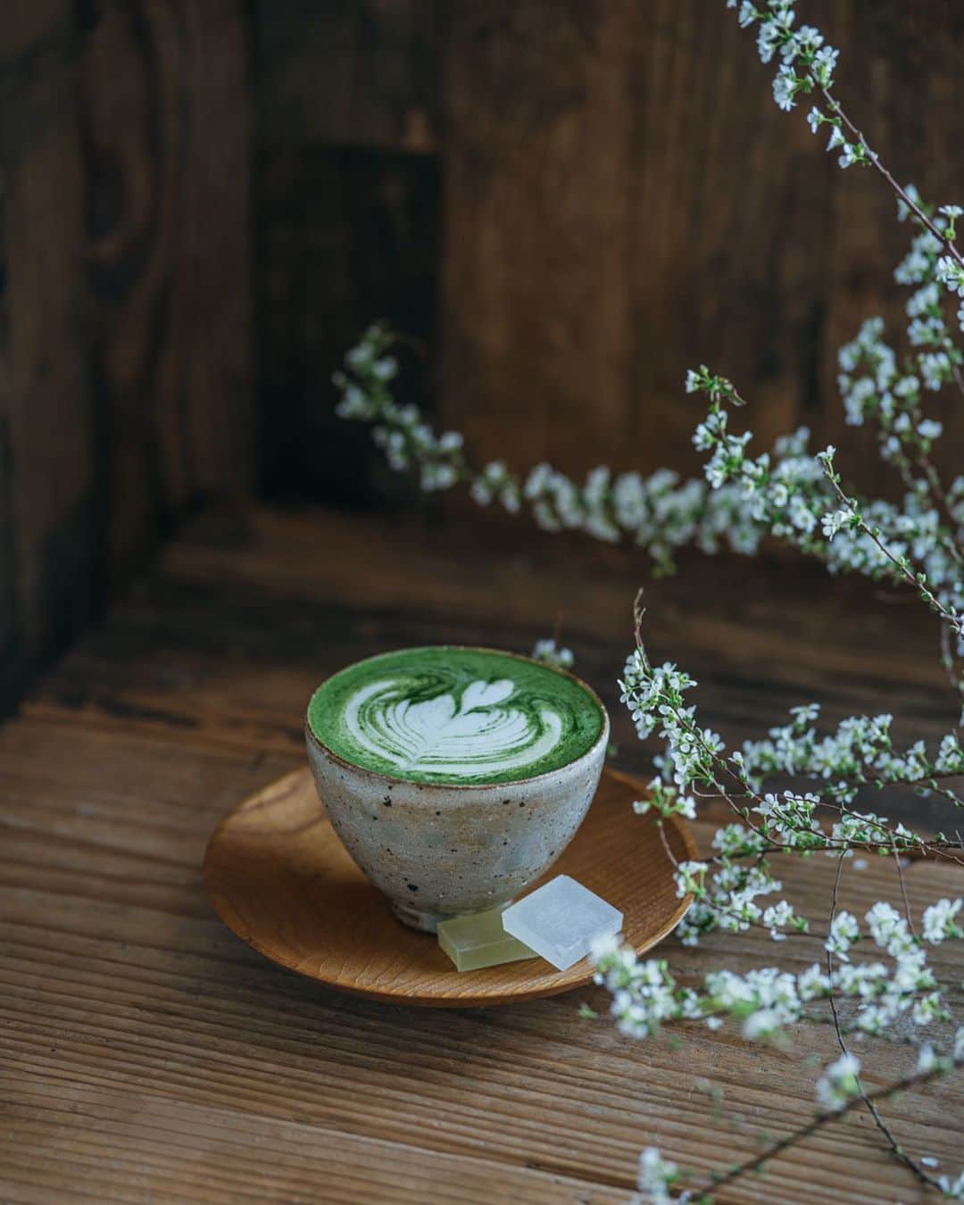 Nanaのインスタグラム：「いつかの抹茶ラテと琥珀糖」