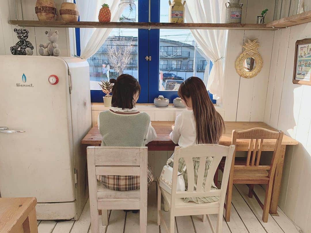 夏川愛実のインスタグラム：「﻿ ﻿ 店内可愛い💗 ﻿ ﻿ #uminagomi#かき氷専門店#かき氷巡り﻿ #かき氷#みるく氷#天白カフェ#天白かき氷﻿ ﻿#ピスタチオカラー#春コーデ#春服 ﻿ ﻿」