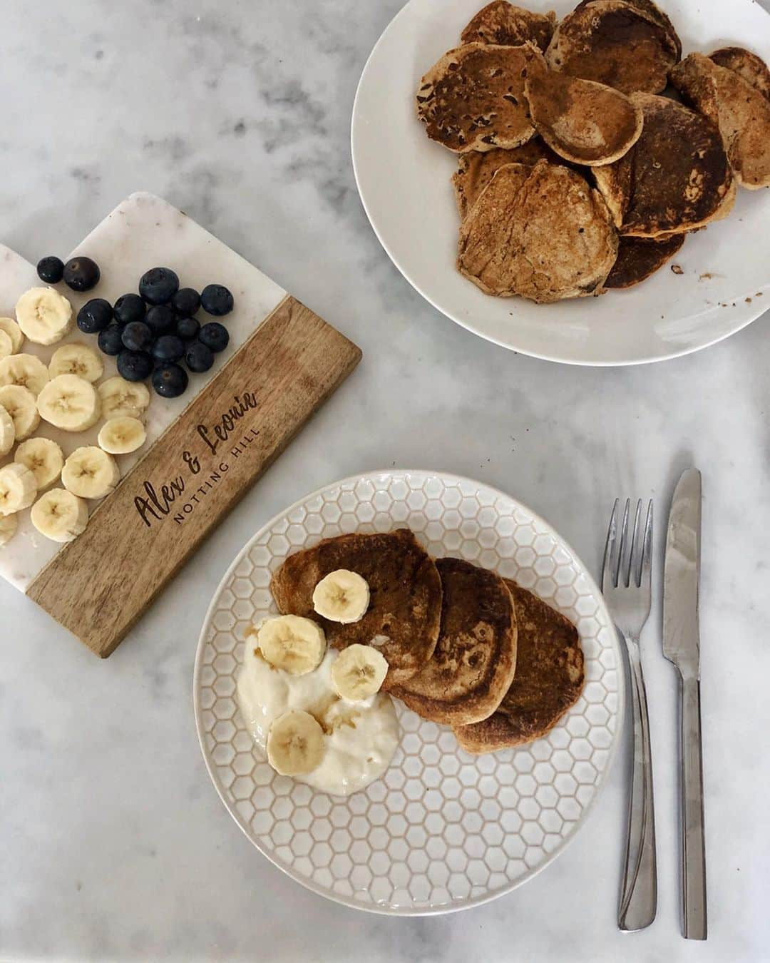 レオニー・ハンネさんのインスタグラム写真 - (レオニー・ハンネInstagram)「Officially making all quarantine Sundays: #PancakeSunday.🥞 Who’s joining me next Sunday in preparing yumm sweet fluffy pancakes together? 🤍  #StayHome #Pancakes #Quarantine」3月29日 22時54分 - leoniehanne