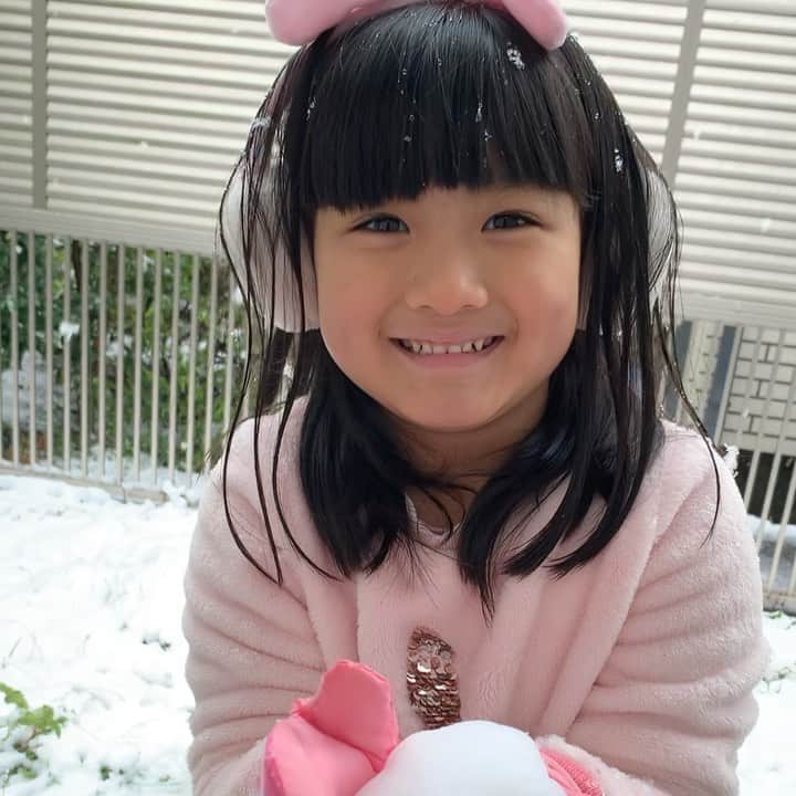 山口尚美のインスタグラム：「今日の雪にて☃️👧🏻👦🏻❄️」