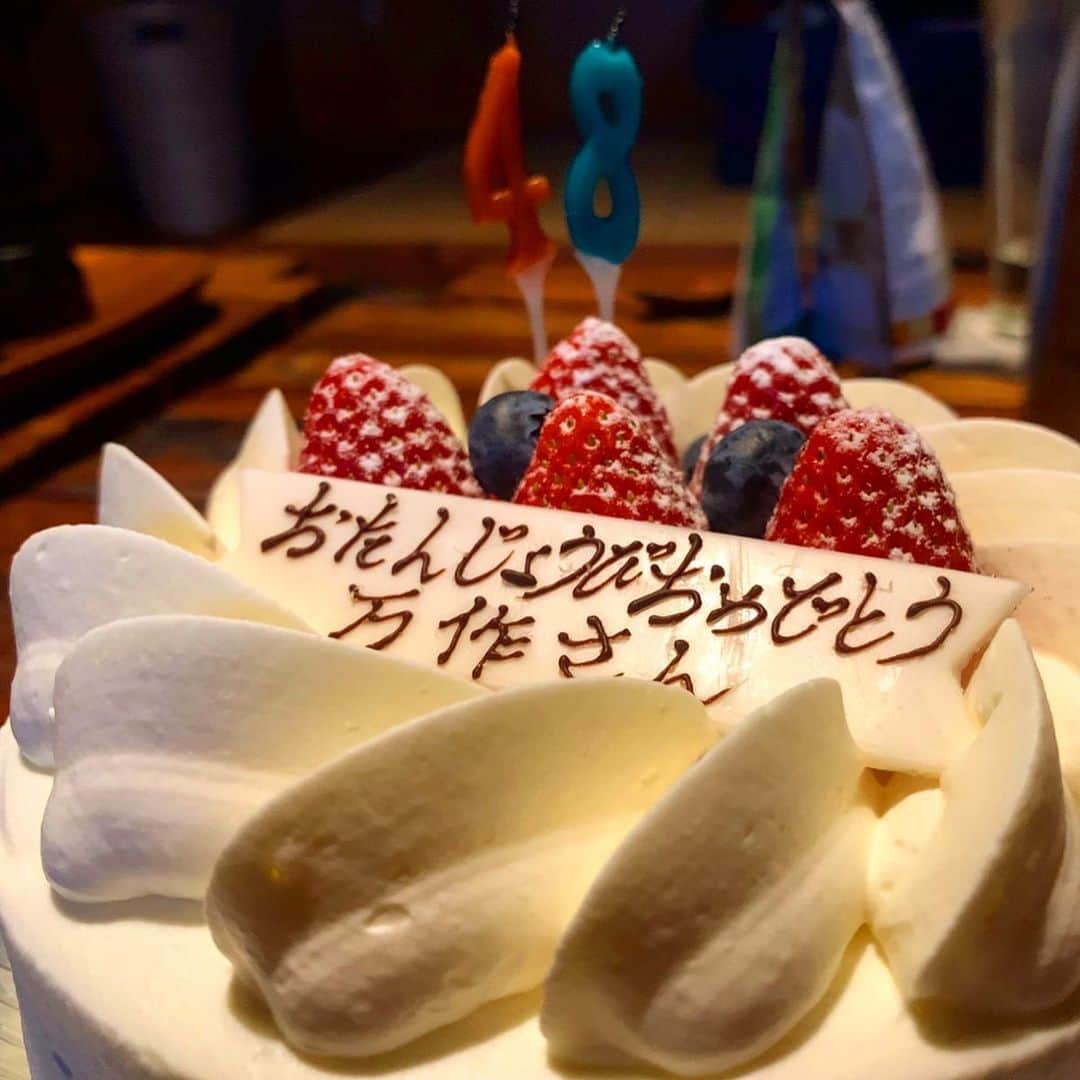 池内万作さんのインスタグラム写真 - (池内万作Instagram)「美味しいケーキを頂いたら、一瞬で食べ終わったw 薫さんありがとうございます〜！ 感謝感謝m(_ _)m という晩ごはんでしたとさ♪ #イケウチ家の食卓」3月29日 23時10分 - mandeshita