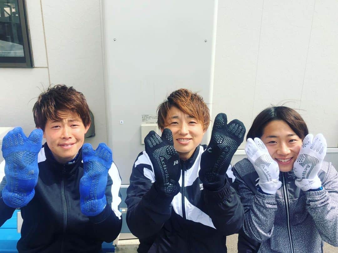 小林海青さんのインスタグラム写真 - (小林海青Instagram)「こんな時だからこそ、今の自分に出来ることを続けていきます。 #アクティバイタル 履いて頑張るぞ💪 . . #アクティバルタン　 #Activital  #フットサポーター  #足首保護  #ねんざ予防  #パフォーマンス向上  #ゴリラグリップ 🦍 #上手いヤツは履いている  #XSサイズ  #キッズサイズ  #足育  #知識とカラダ2つの足育  #みんなに届け  #アクティバイタル  #activitalファミリー  #足首社長  #楽天ランキング1位  @toshioteranishi  @activital.official  activital.jp」3月29日 23時13分 - umiao_17