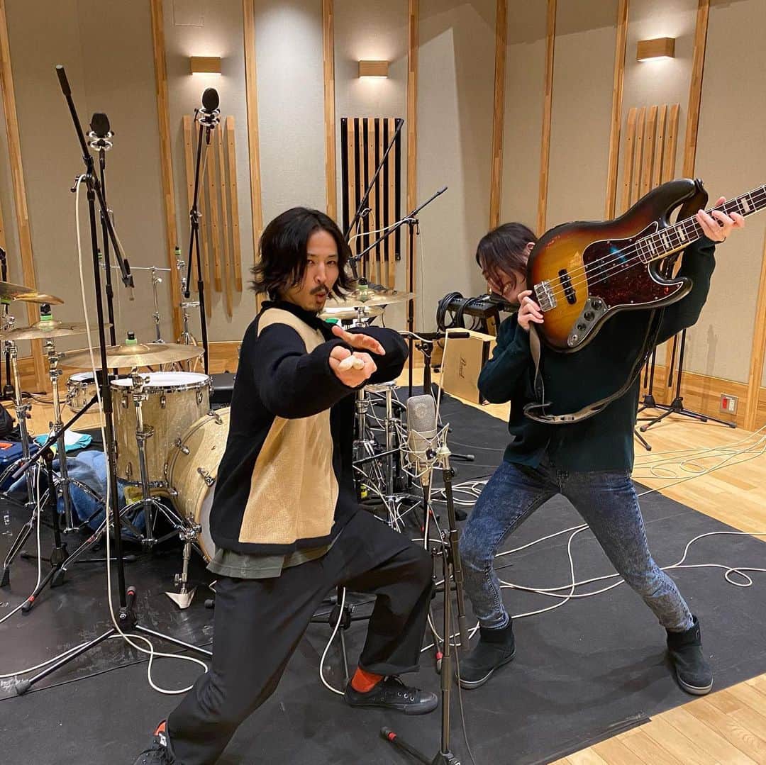 三好春奈のインスタグラム：「今日はレコーディングwith哲さんでした。1日5曲はやったん初めてかも🤔ぎゃひんと歪ませましたがホヒー要素が足りなかったNGテイク。出来上がりが楽しみー😊🎶出来ることを出来る時に出来る限り😌」