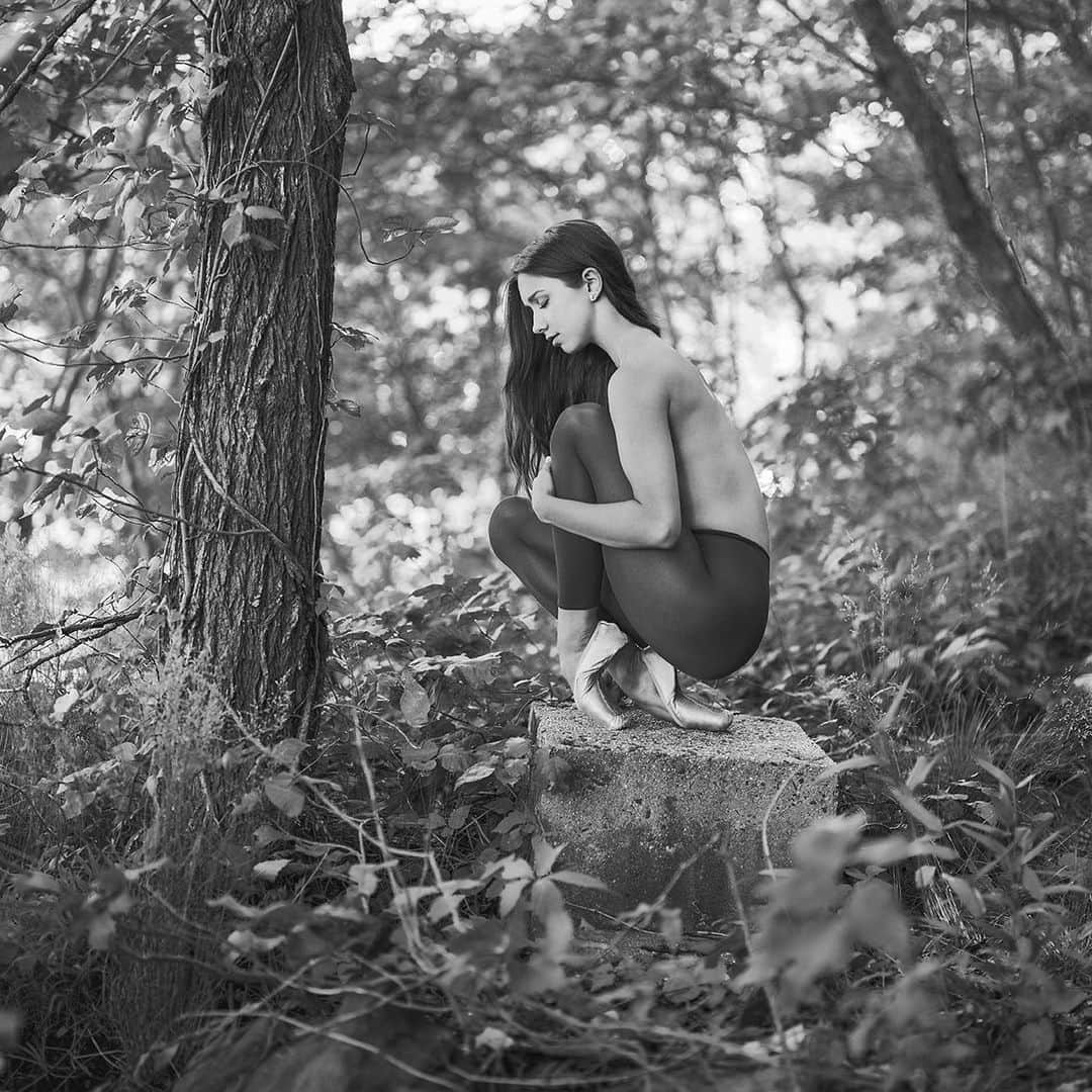 ballerina projectさんのインスタグラム写真 - (ballerina projectInstagram)「Mikaela Kelly in New York City. #ballerina - @mikaelakelly__ #inwoodhillpark #newyorkcity #ballerinaproject #ballerinaproject_ #ballet #dance #pointe #pointeshoes #hosiery #mikaelakelly  The Ballerina Project book is now available. Go to @ballerinaprojectbook for info. #ballerinaprojectbook  Purchase one of the last remaining limited edition prints. Link is located in our Instagram profile.」3月29日 23時57分 - ballerinaproject_