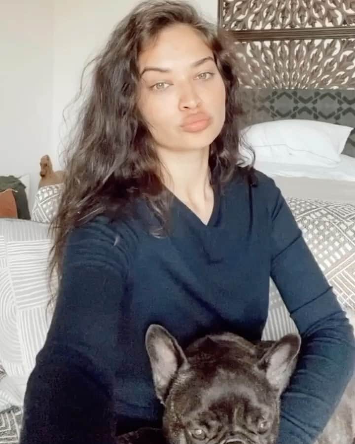 シャニーナ・シャイクのインスタグラム：「So happy to help and participate in the #doyourpartchallenge with thanks to @doordash ! A huge thank you to @jastookes for nominating me !! I understand that it can be extremely stressful for many families during this time. With accepting this challenge I have the opportunity to donate meals to selected families that need some extra help 🙏🏽❤️ Please DM or comment below if you or someone else need the extra helping hand . I would like to nominate @melissawoodhealth + @nadineleopold to continue this amazing challenge. I hope we can all do our part and help and care for those in need. With love xx」