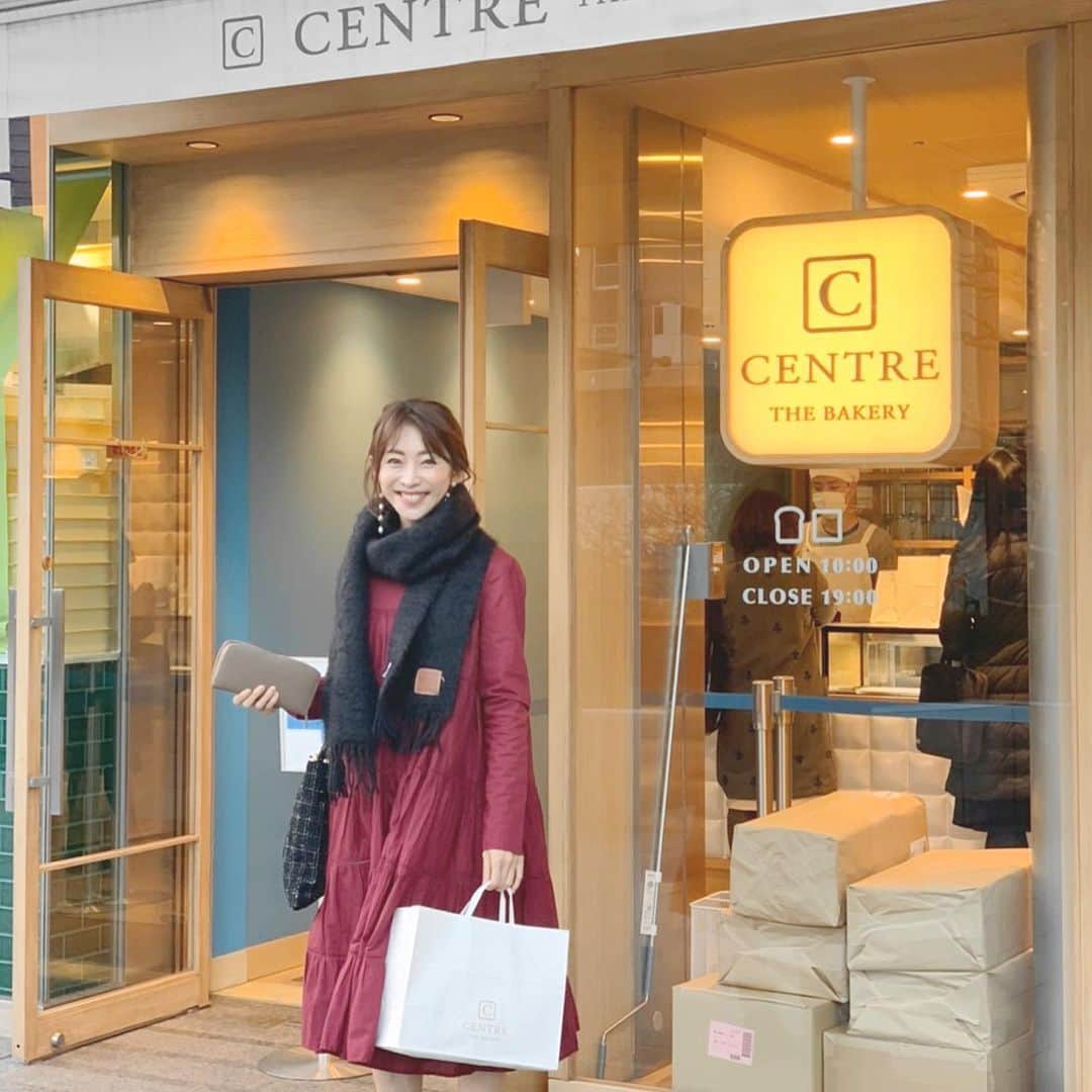 木本泉さんのインスタグラム写真 - (木本泉Instagram)「-﻿ "CENTRE THE BAKERY"🍞﻿ ﻿ 焼き立てを購入できて、ご満悦😊﻿ ﻿ もう、もちもちの食パンで美味しすぎる！﻿ 京都の西京極にある食パンが最近の1番だったのですが、それを超えた😋﻿ ﻿ ﻿ ﻿ #centrethebakery#表参道パン屋#ベーカリー#表参道#角食パン」3月30日 0時20分 - izumikimoto