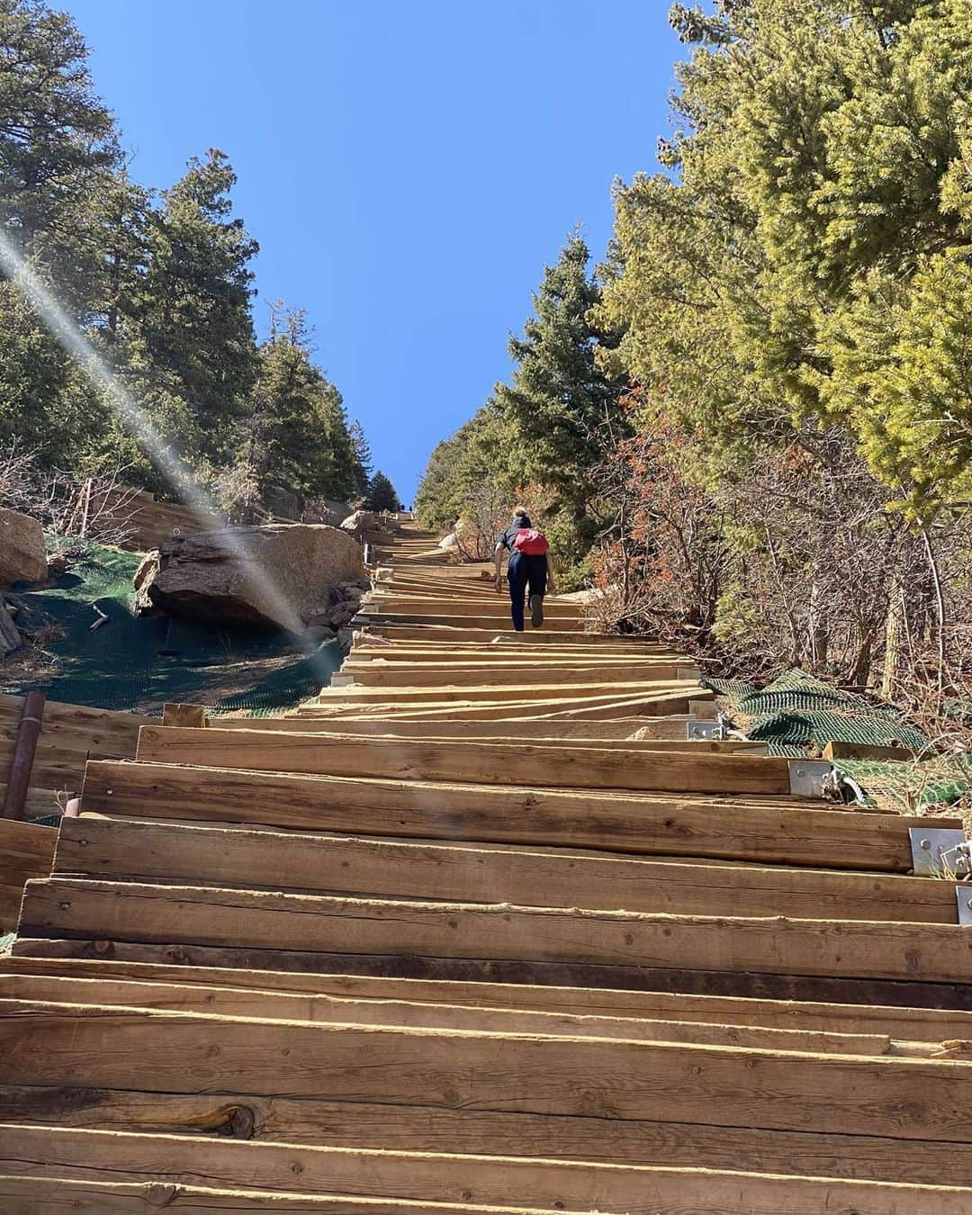 ヴィンセント・ゾウさんのインスタグラム写真 - (ヴィンセント・ゾウInstagram)「I've missed Colorado so much I decided to come back and be one with naTure again. Also swipe to see me planking on a plancc 😳😳😳」3月30日 0時59分 - govincentzhou