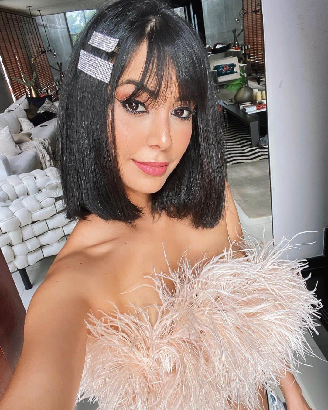 Gabriela Salesのインスタグラム：「Close de garota pro domingo 🌸💖 A pomba da paz tá diferente」
