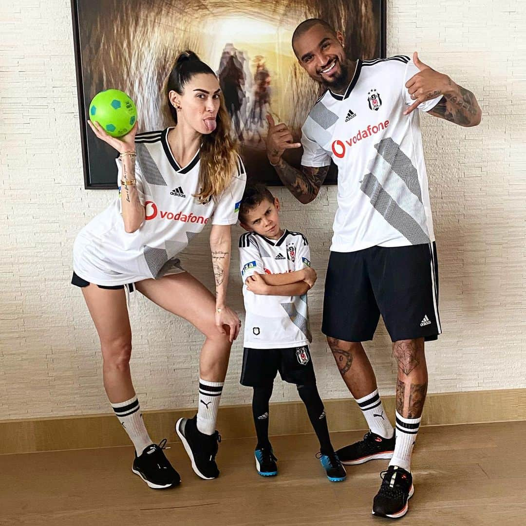 メリッサ・サッタさんのインスタグラム写真 - (メリッサ・サッタInstagram)「Match day ✌🏼😜⚽️ @princeboateng #maddox  #satteng」3月30日 1時30分 - melissasatta