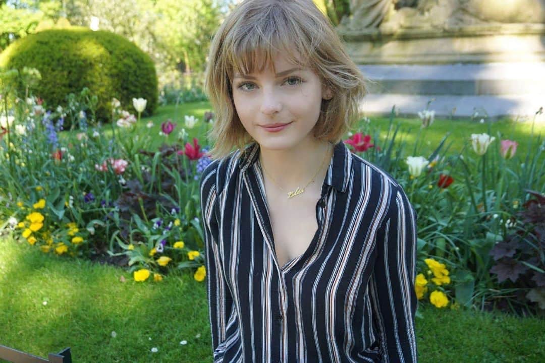 Ella Freyaのインスタグラム：「This picture is 2 years old 😭  ２年前の写真」