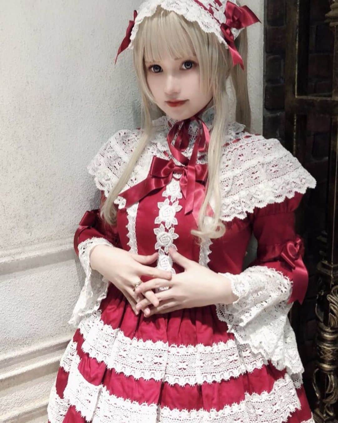 赤木クロさんのインスタグラム写真 - (赤木クロInstagram)「BABYさんのエリザベスワンピース🌹 、 、 、 、 、 #japan #japanesegirl #日本 #doll #dollcosplay #lolitafashion #lolita #lolitadress #babythestarsshinebright #ロリィタ #ロリィタファッション」3月30日 12時56分 - akagikuro