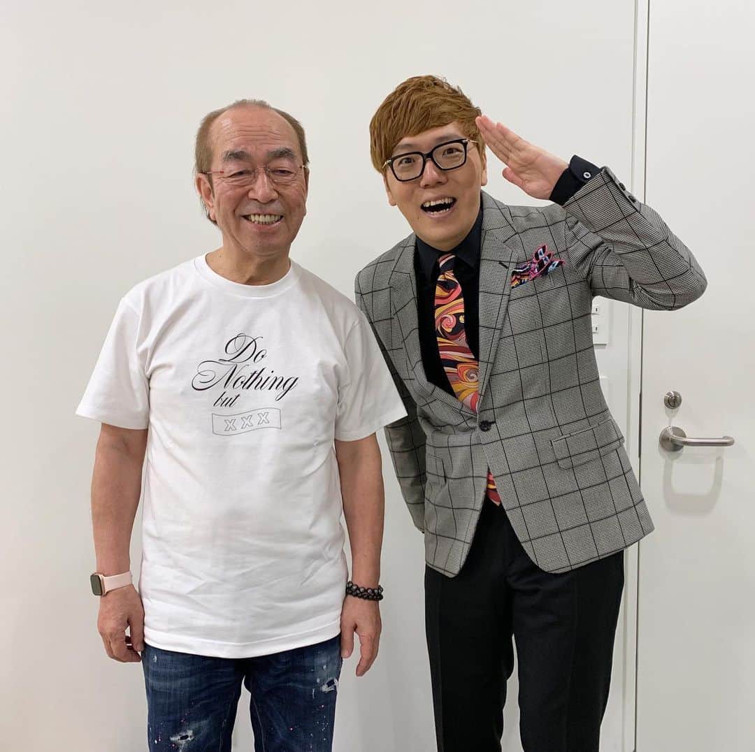 HIKAKINのインスタグラム：「志村けんさん。朝から涙が止まりません。小さい頃から家族で見るお笑いはいつも志村けんさんで、ビデオで録画して何度も何度も見る程1番大好きな芸人さんでした。自分が良くやる変顔も志村さんに影響を受けてのものです。沢山の笑いを本当にありがとうございました。ご冥福をお祈りします。」