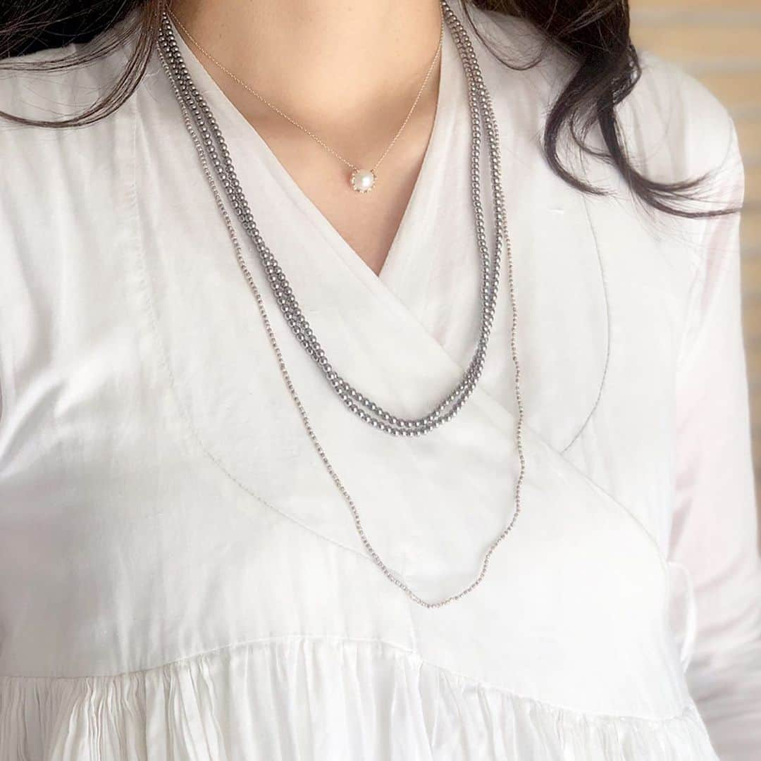 ミキアさんのインスタグラム写真 - (ミキアInstagram)「・pearl / silver long necklace ・freshwater pearl snake necklace  #mikia #mikiajewelry #pearljewelry #pearl #silverjewelry  #necklace」3月30日 11時50分 - mikiajewelry