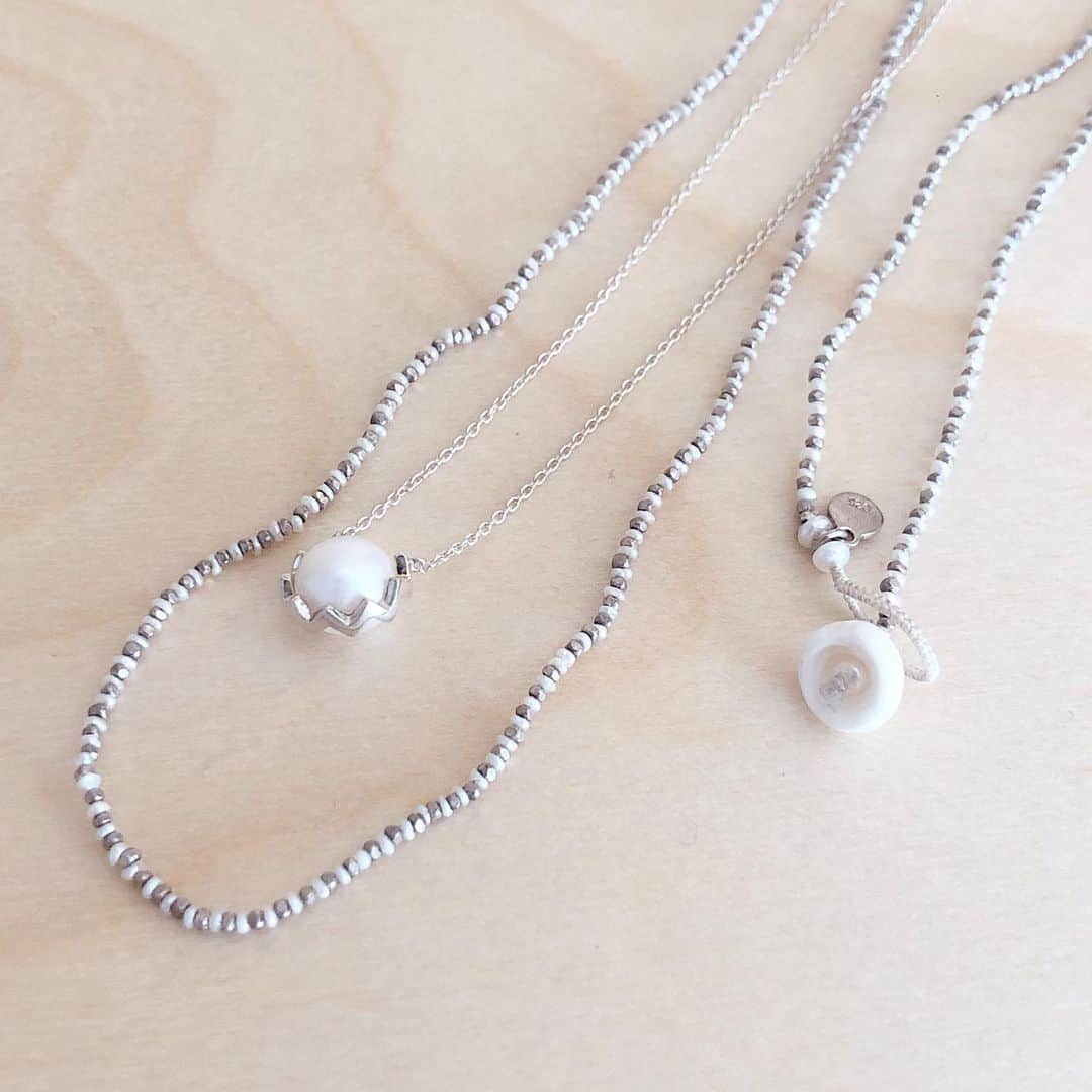 ミキアさんのインスタグラム写真 - (ミキアInstagram)「・pearl / silver long necklace ・freshwater pearl snake necklace  #mikia #mikiajewelry #pearljewelry #pearl #silverjewelry  #necklace」3月30日 11時50分 - mikiajewelry