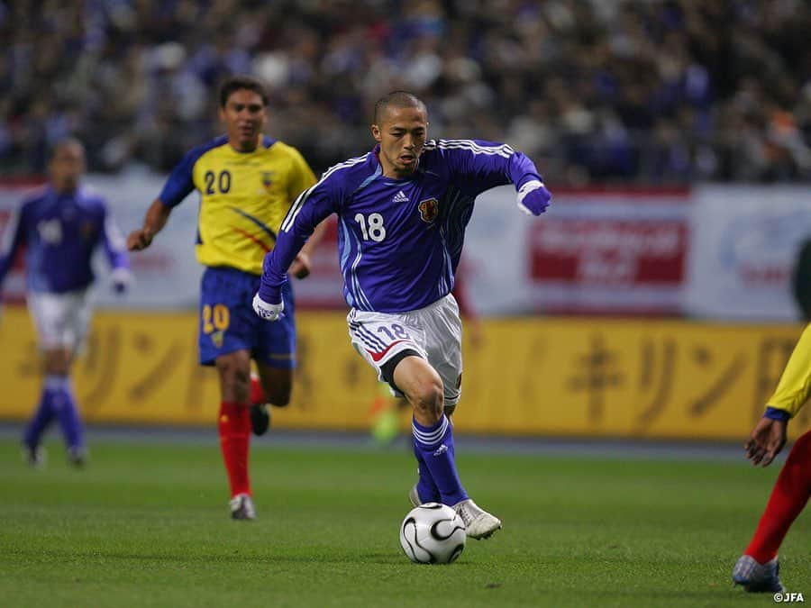 日本サッカー協会さんのインスタグラム写真 - (日本サッカー協会Instagram)「【#OnThisDay】2006.3.30🔙 ・ キリンチャレンジカップ2006 #日本代表 1-0 エクアドル 📍大分スタジアム ⚽佐藤寿人 ・ 開幕が迫る2006FIFAワールドカップドイツに向けた強化試合。途中出場の佐藤寿人のゴールで1-0で勝利した。 ・ GK #川口能活 DF #宮本恒靖 #三都主アレサンドロ #中澤佑二 #坪井慶介 #加地亮 MF #福西崇史 #小笠原満男 #小野伸二 FW #久保竜彦 ⇒76' #佐藤寿人 #玉田圭司 ⇒76' #巻誠一郎 ・ #jfa #daihyo #samuraiblue」3月30日 11時57分 - japanfootballassociation