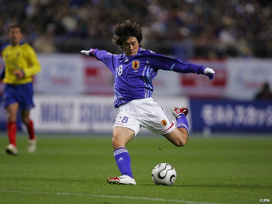 日本サッカー協会さんのインスタグラム写真 - (日本サッカー協会Instagram)「【#OnThisDay】2006.3.30🔙 ・ キリンチャレンジカップ2006 #日本代表 1-0 エクアドル 📍大分スタジアム ⚽佐藤寿人 ・ 開幕が迫る2006FIFAワールドカップドイツに向けた強化試合。途中出場の佐藤寿人のゴールで1-0で勝利した。 ・ GK #川口能活 DF #宮本恒靖 #三都主アレサンドロ #中澤佑二 #坪井慶介 #加地亮 MF #福西崇史 #小笠原満男 #小野伸二 FW #久保竜彦 ⇒76' #佐藤寿人 #玉田圭司 ⇒76' #巻誠一郎 ・ #jfa #daihyo #samuraiblue」3月30日 11時57分 - japanfootballassociation