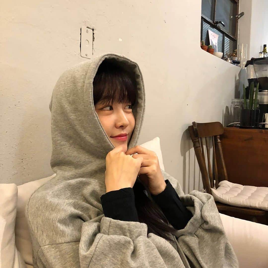 ユジョンのインスタグラム：「라떼♡ 이번주 월요일도 화이팅😉」