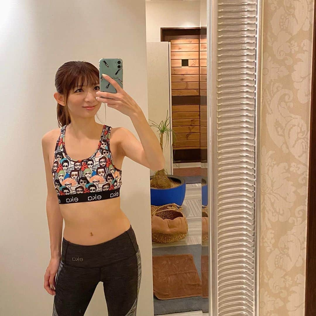 中谷あすみさんのインスタグラム写真 - (中谷あすみInstagram)「このトップス一目惚れした😍  #workout #personaltraining #トレーニングウェア #レッグプレスきらい笑 #筋トレ #筋トレ女子 #ファッション #fitness #gym #プリントカップ付ブラトップ #eka #ekalosangeles #losangels #ekalosangelesjapan  @ekalosangelesjapan (CG020325)」3月30日 12時35分 - asumi_naa