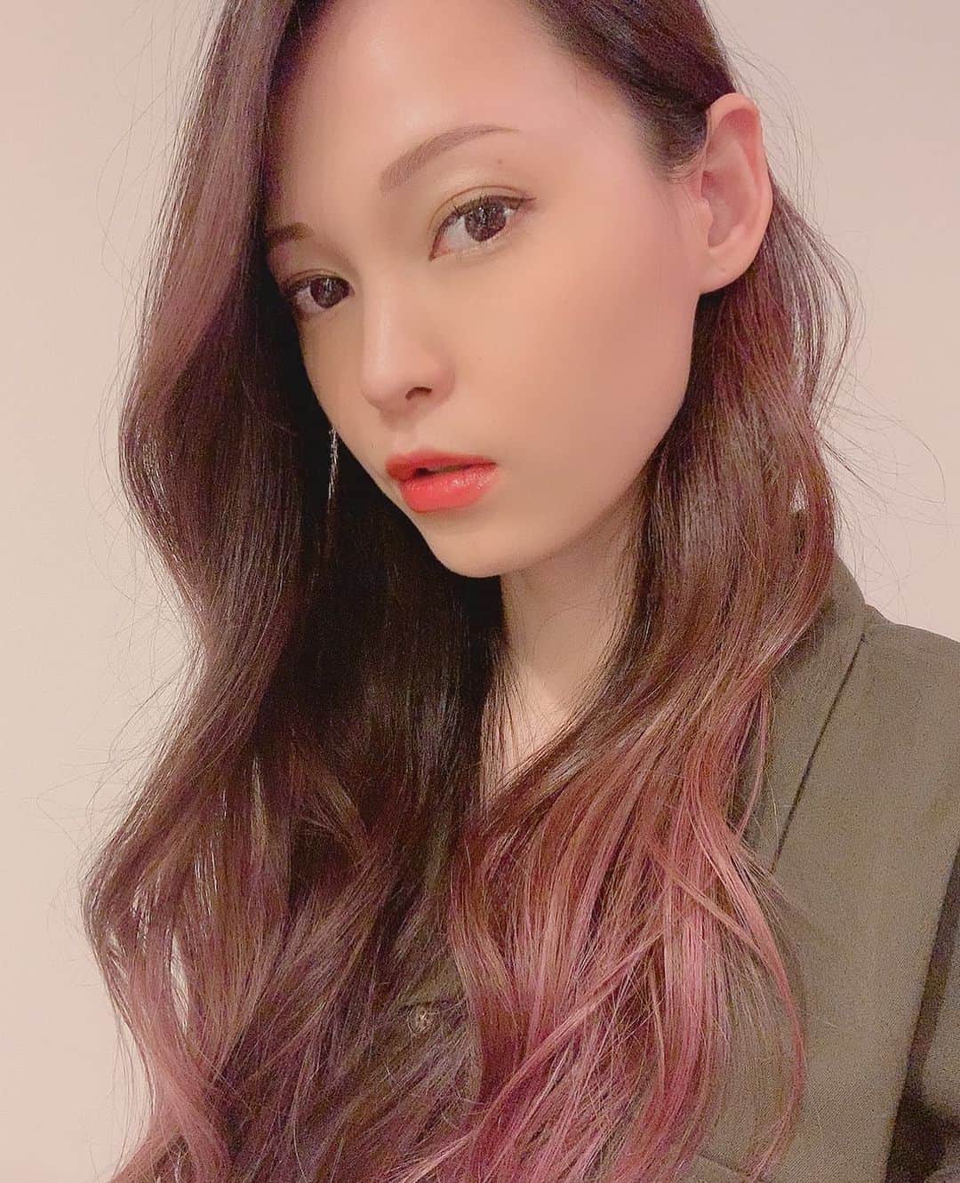 HIROMINのインスタグラム：「. . ＿＿＿♥＿＿＿♥＿＿＿♥＿＿＿♥ . ♡̷̷̷♡̷̷̷new hair colour is PINK♡̷̷̷♡̷̷̷ . ＿＿＿♥＿＿＿♥＿＿＿♥＿＿＿♥ . . #new #プロフィール写真 #pink #ヘアスタイル #ヘアカラー #バレイヤージュ #バレイヤージュカラー #ハイライト #ブリーチ #ハイトーン #グラデーションカラー #ホワイトベージュ #17live #イチナナ #hair #haircolor #hairstyle #nice #good #smile #happy #like #life #beauty #instagood #instalike #instapic」