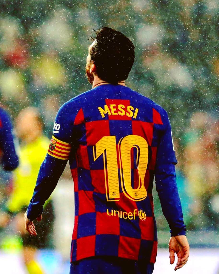 LFPさんのインスタグラム写真 - (LFPInstagram)「Another day closer... 😌 • Un día menos... 😌 • #LaLiga #LaLigaSantander #Barça #Messi #Football #QuédateEnCasa #StayHome」3月30日 5時26分 - laliga