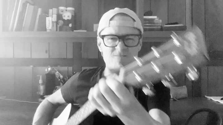 ブライアン・アダムスのインスタグラム：「HOUSE ARREST. A song by me from the album “Waking Up The Neighbours”. Who would have thought that we’d all actually be under a sort of house arrest? Not me when this song came out. But us humans are to blame for this covid-19 shit, and until we wake up and stop taking from the animal kingdom, these viruses are gonna keep coming and nature will have its pandemic way. Look up any of the pandemics in the past 1000 years, even the bubonic plague is said to have come from Asia and from animals. Check out my twitter page, read the article from @guardian newspaper about factory farming and the correlation between them and this virus. #covid_19 . It’s sickening. #songsfromisolation #bryanadamswakinguptheneighbours #housearrest #govegan #stopwetmarkets It's a house arrest, everybody run I gotta plead guilty, havin' too much fun This is a house arrest, up against the wall We can't stop rockin' justa havin' a ball We've been wakin' up the neighbours Bouncin' off the walls Hangin' off the ceilings We'll be dancin' in and out of the halls This is a house arrest」