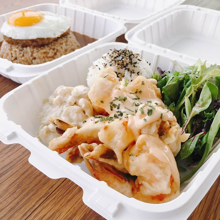 alohatable_waikikiのインスタグラム：「New To Go Menu🍽 Shrimp Mayo Plate Chicken Nanban Plate Menchi Katsu Plate all $10  日替わりランチで人気だった チキン南蛮とメンチカツ、新たにエビマヨプレートも始めました！  更に上記揚げ物を盛り合わせた Mix Fried Plate $12も！！！ その他にも、皆さんのご要望にお応えいたしますので、お気軽にお問い合わせ下さい🏝🌺 #takeoutzetton #togozetton #ubereats #stayhome #stayhealthy #eattakeout  #zigu #alohasteakhouse #pleaseletusknowyourrequest #ゼットンハワイ #テイクアウト承ります　#リクエストお聞かせ下さい！#hawaii #waikikirestaurant #hawaiifoodie #hawaiigourmet」