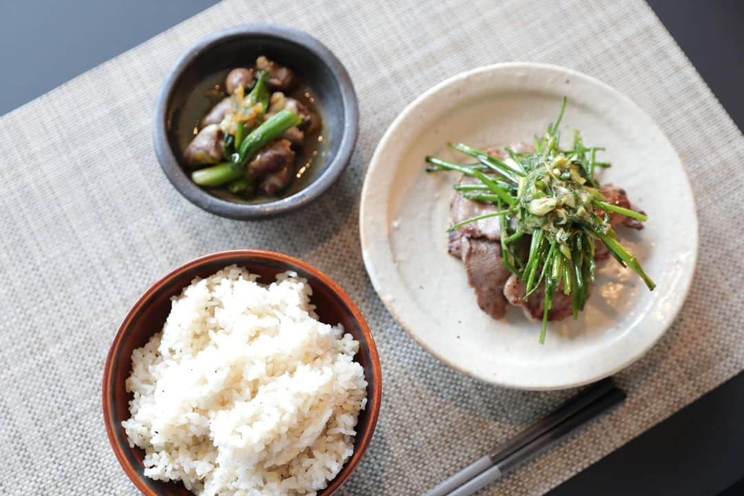 小林祐希さんのインスタグラム写真 - (小林祐希Instagram)「家の中で過ごす時間が長く、トレーニングも十分に出来ない中でかなりストレスを抱えるけど、「食事の時間ぐらい楽しんでもらいたい」といつもと変わらず、美味しいご飯を出してくれるシェフに感謝。 レシピアカウントがあるので参考にしてみてください！ @komorebi.chef  @komorebi.recipe」3月30日 7時13分 - 4yuki.kobayashi