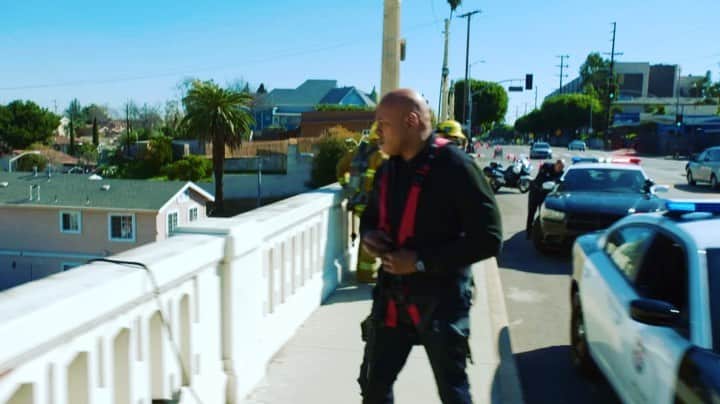 のインスタグラム：「I’m SOOOO excited for tonight’s new episode of @ncisla directed by our very own Mr Pot! Who will be watching at 9pm??? . Estou num xitex pelo episódio de #ncisla de hoje, realizado pelo nosso próprio Sr. Pot! Quem vai ver ás 21h??? (Hora de LA) . #newepisode #ncisla」