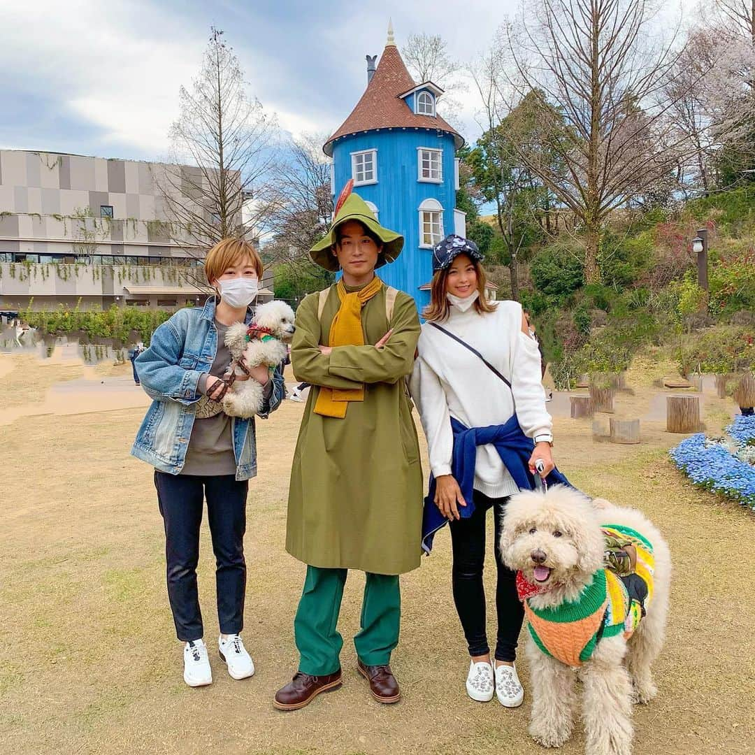 あおい夏海さんのインスタグラム写真 - (あおい夏海Instagram)「今月頭にムーミンバレーパークに行ってきたよ🎵 ムーミンパパとパチリ💕 何だかんだでたくさんお散歩して、 めっちゃ滞在してたw いまはどこも休園だから、ことが落ち着いたらまたお出かけしたいなぁ。 . あ、あと スナフキンにも会えましたw シューーール🙌🤗 . ワンちゃんも一緒にいけるから、 ワンちゃんいる方にもオススメ🍒 .  #ムーミンバレーパーク #ムーミン #ムーミンパーク #ムーミンパパ #癒し #飯能 #埼玉 #ムーミン谷  #スナフキン #あおい夏海　#check3625」3月30日 7時43分 - natsumi.aoi