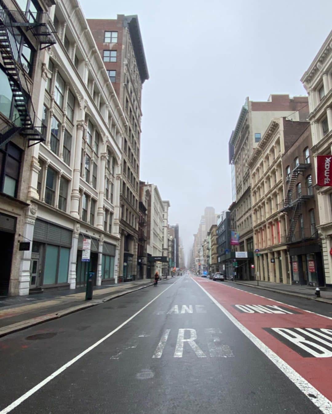 New Yorkさんのインスタグラム写真 - (New YorkInstagram)「Left my apt & went for a short walk. Snapshots with my phone of  New York streets today. Stay In & Stay Safe. ❤️ New York」3月30日 7時44分 - newyork