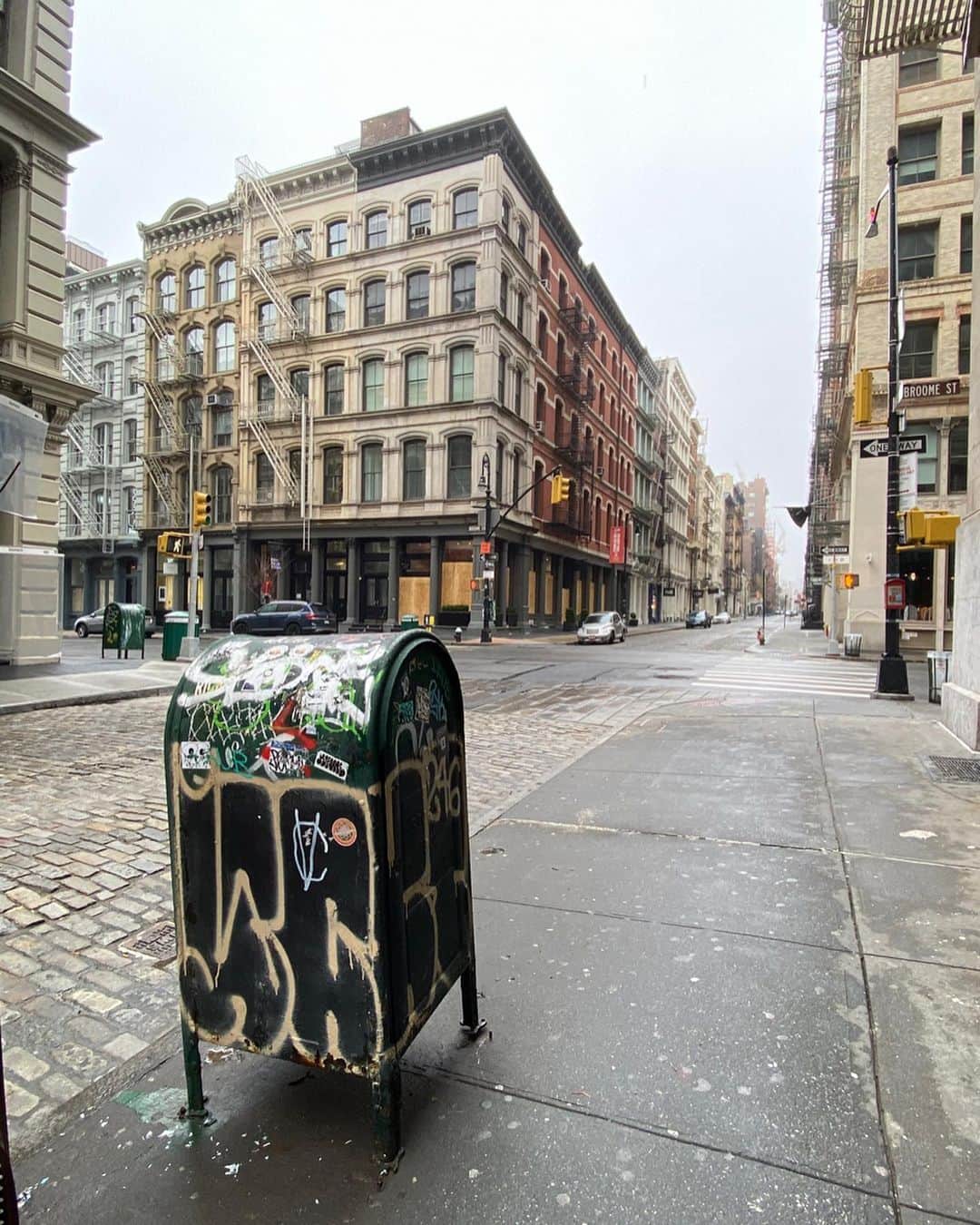 New Yorkさんのインスタグラム写真 - (New YorkInstagram)「Left my apt & went for a short walk. Snapshots with my phone of  New York streets today. Stay In & Stay Safe. ❤️ New York」3月30日 7時44分 - newyork