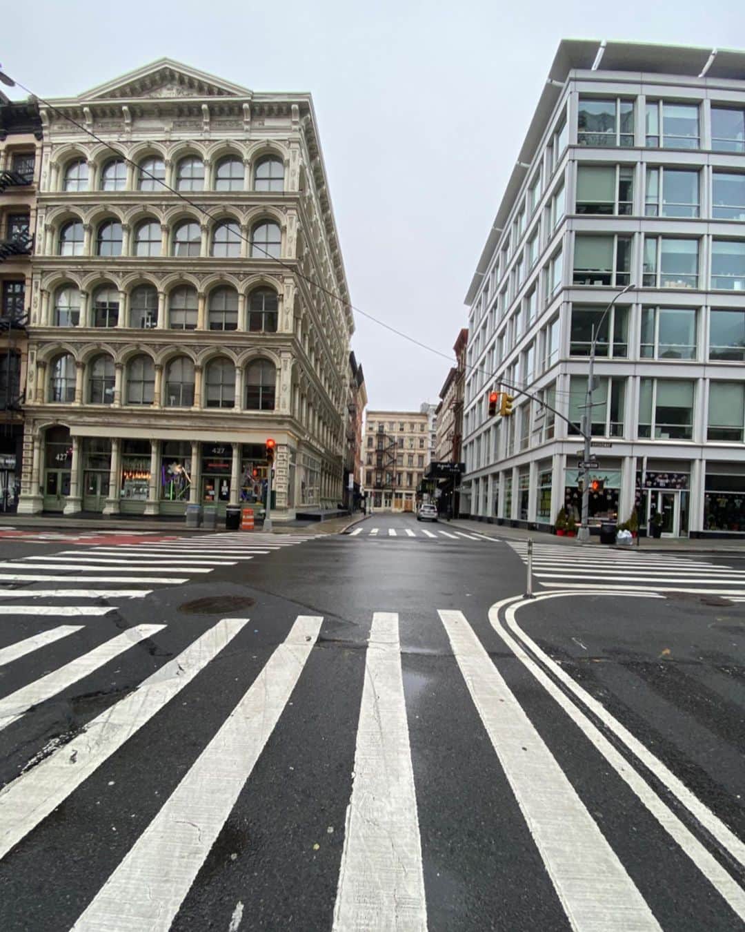 New Yorkさんのインスタグラム写真 - (New YorkInstagram)「Left my apt & went for a short walk. Snapshots with my phone of  New York streets today. Stay In & Stay Safe. ❤️ New York」3月30日 7時44分 - newyork