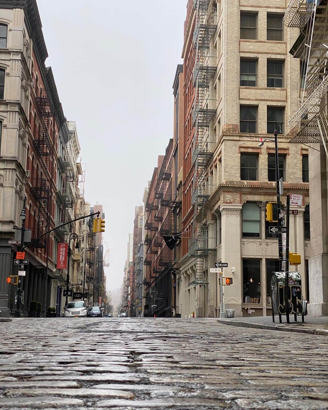 New Yorkのインスタグラム：「Left my apt & went for a short walk. Snapshots with my phone of  New York streets today. Stay In & Stay Safe. ❤️ New York」