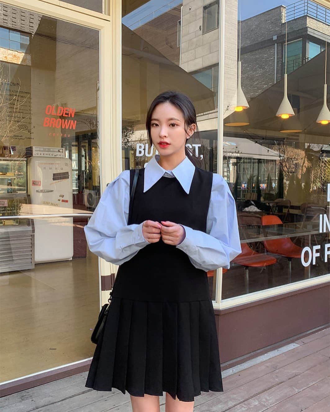 Chuuのインスタグラム：「Good morning! 꾸미고 싶은 날 입기 좋은 매머드 플리츠 원피스🖤 #chuuseoul」