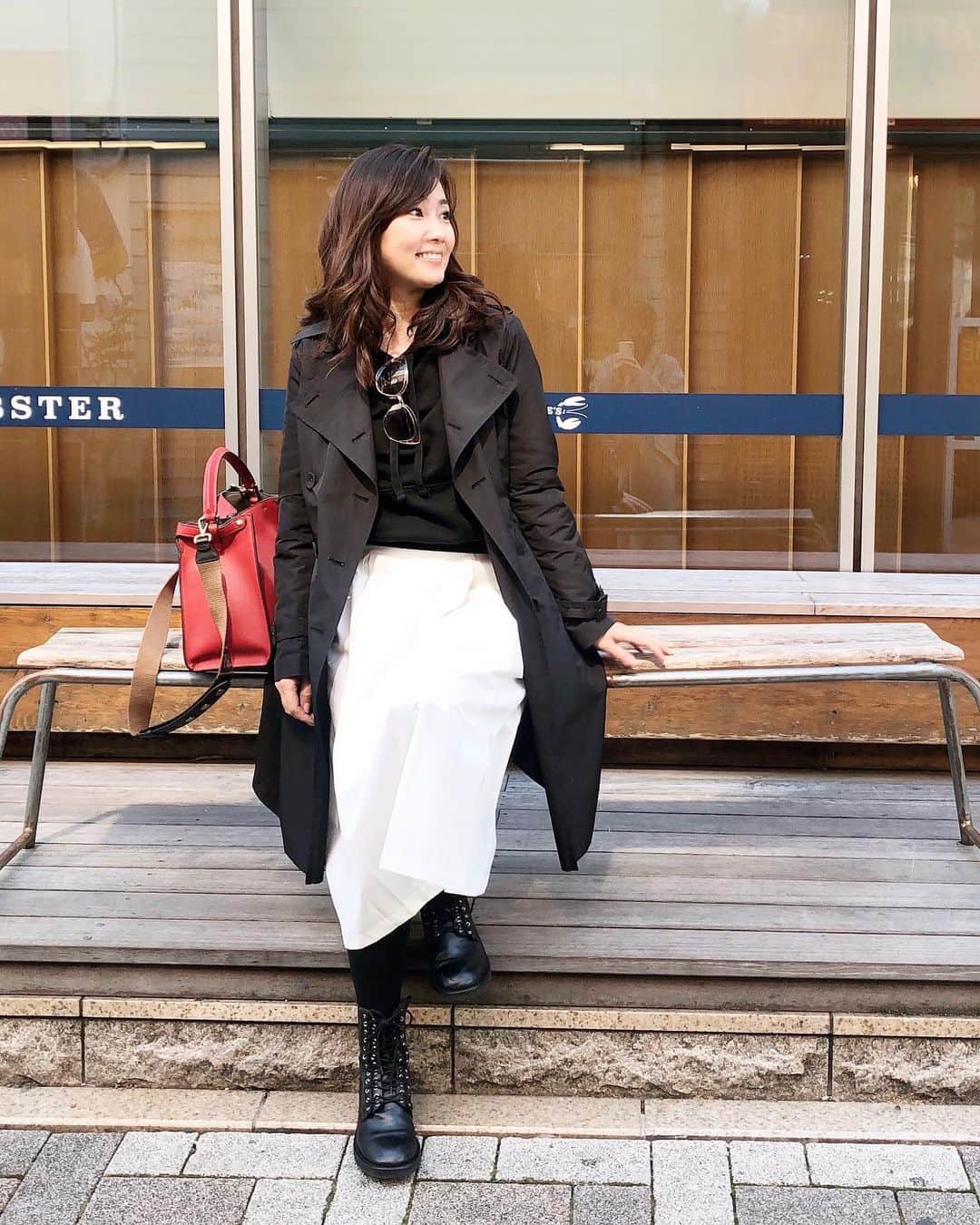 吉永愛さんのインスタグラム写真 - (吉永愛Instagram)「今週もよろしくお願いします💕 #いつかのファッション  #outfit  #fashion  #モノトーン #ママモデル #アラフォー」3月30日 8時32分 - a.i.yy