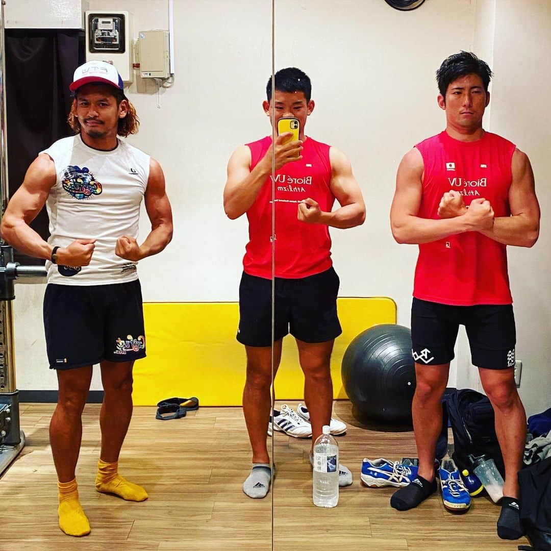のインスタグラム：「#フレスコボール メンバーで #筋トレ  いい身体があれば #コロナに負けない 💪  #コロナに負けるな #Frescoball #Frescobol #スポーツ #アスリート #athlete #マイナースポーツ #ビーチ #beach #sports #ビーチスポーツ#トレーニング #運動  #ラケット #テニス #卓球 #japan #日本 #ブラジル #tennis #羽子板 #tabletennis #筋肉」
