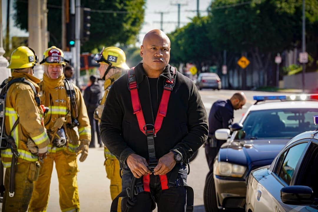 NCIS:LA 〜極秘潜入捜査班のインスタグラム：「#NCISLA Fam, drop a 💥 in the comments if you’re watching a new episode with us!」